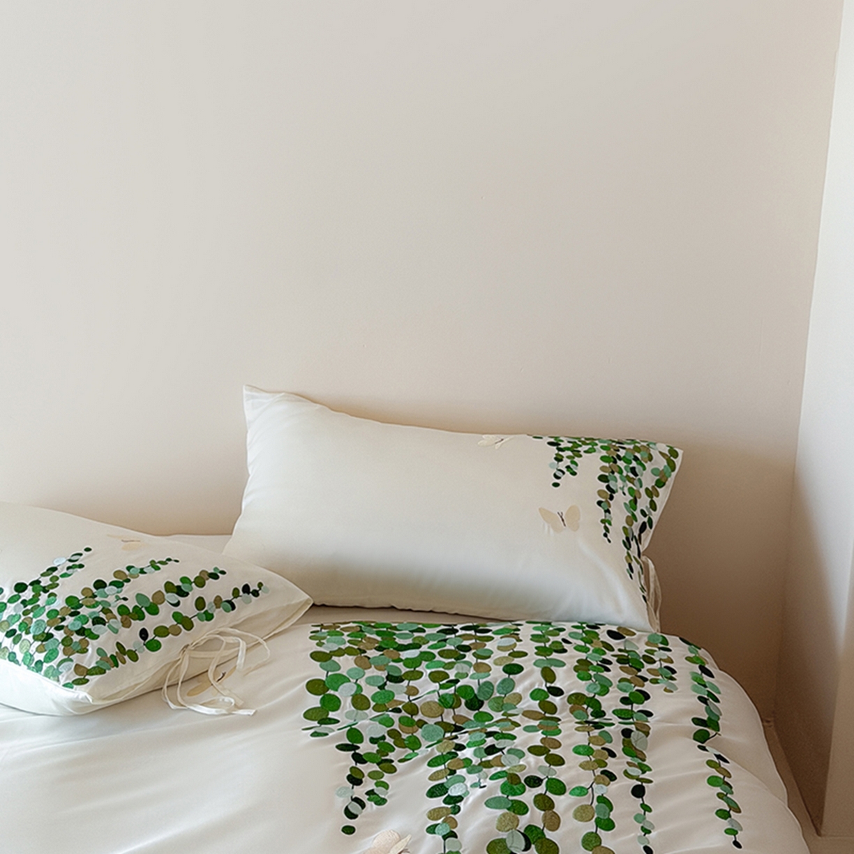 91家纺网 家纺一手货源 找家纺 波比可可 2026春夏新款60支莱赛尔兰精天丝绣花刺绣四件套 春意盎然 米