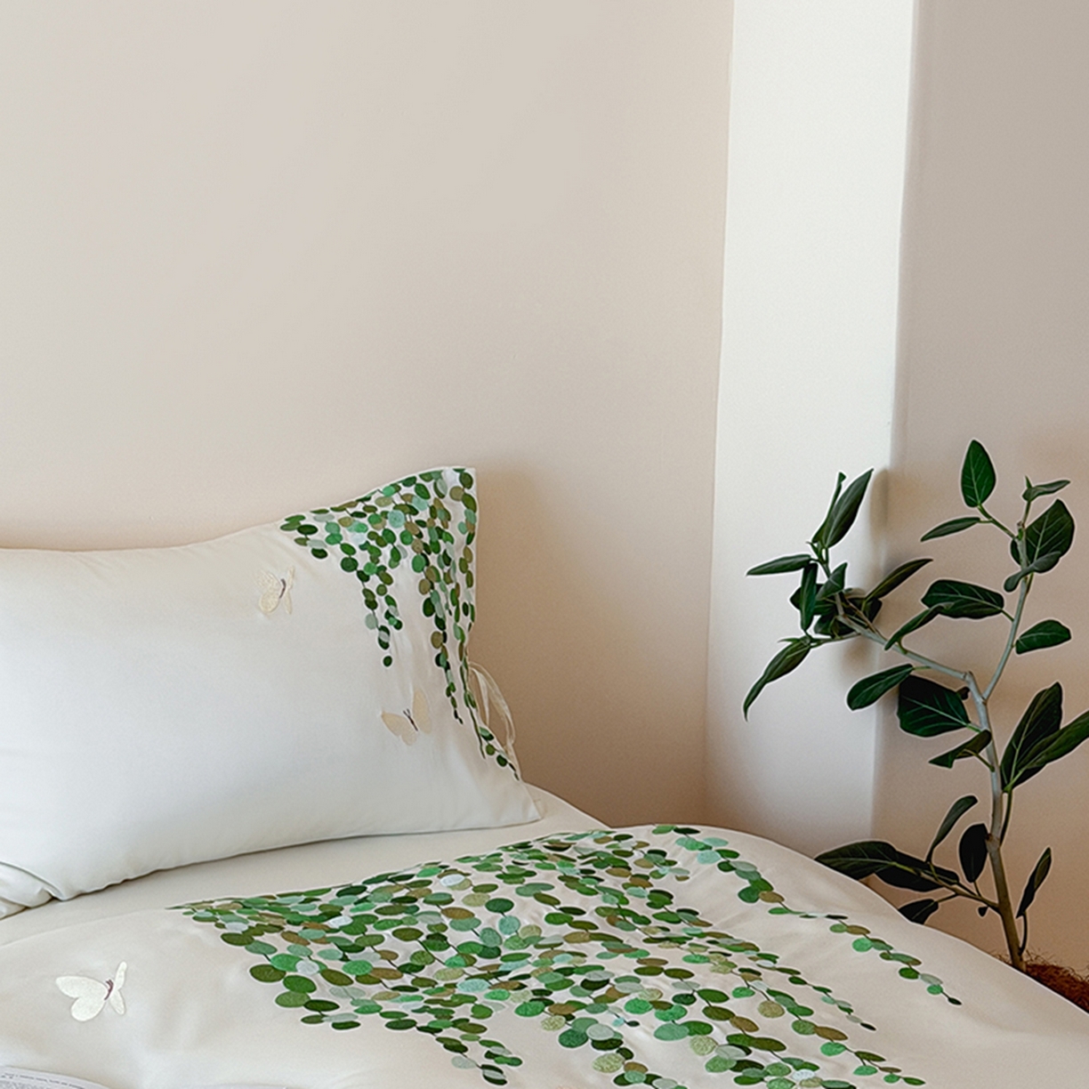 91家纺网 家纺一手货源 找家纺 波比可可 2026春夏新款60支莱赛尔兰精天丝绣花刺绣四件套 春意盎然 米