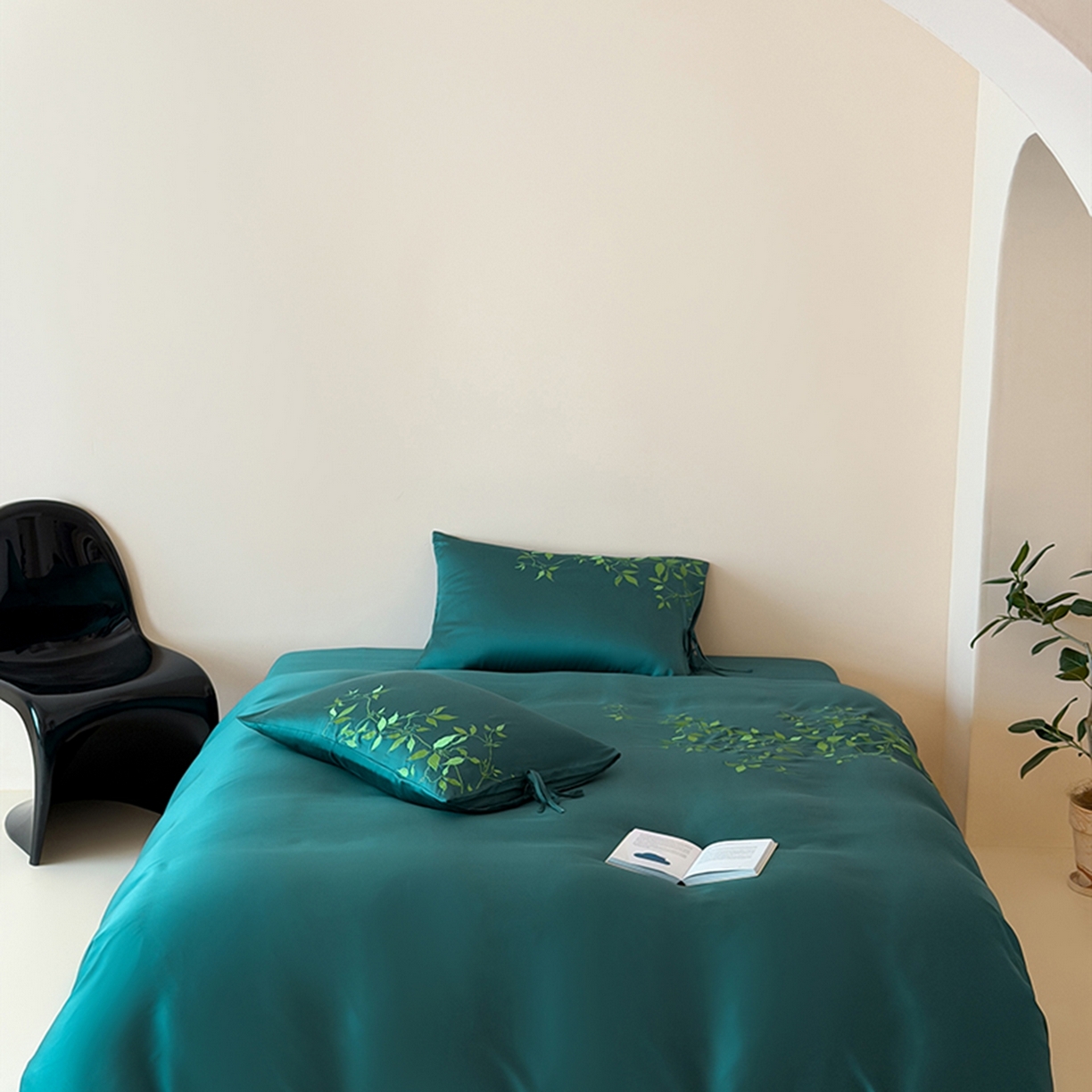 91家纺网 家纺一手货源 找家纺 波比可可 2026春夏新款60支莱赛尔兰精天丝绣花刺绣四件套 绿野仙踪 墨绿