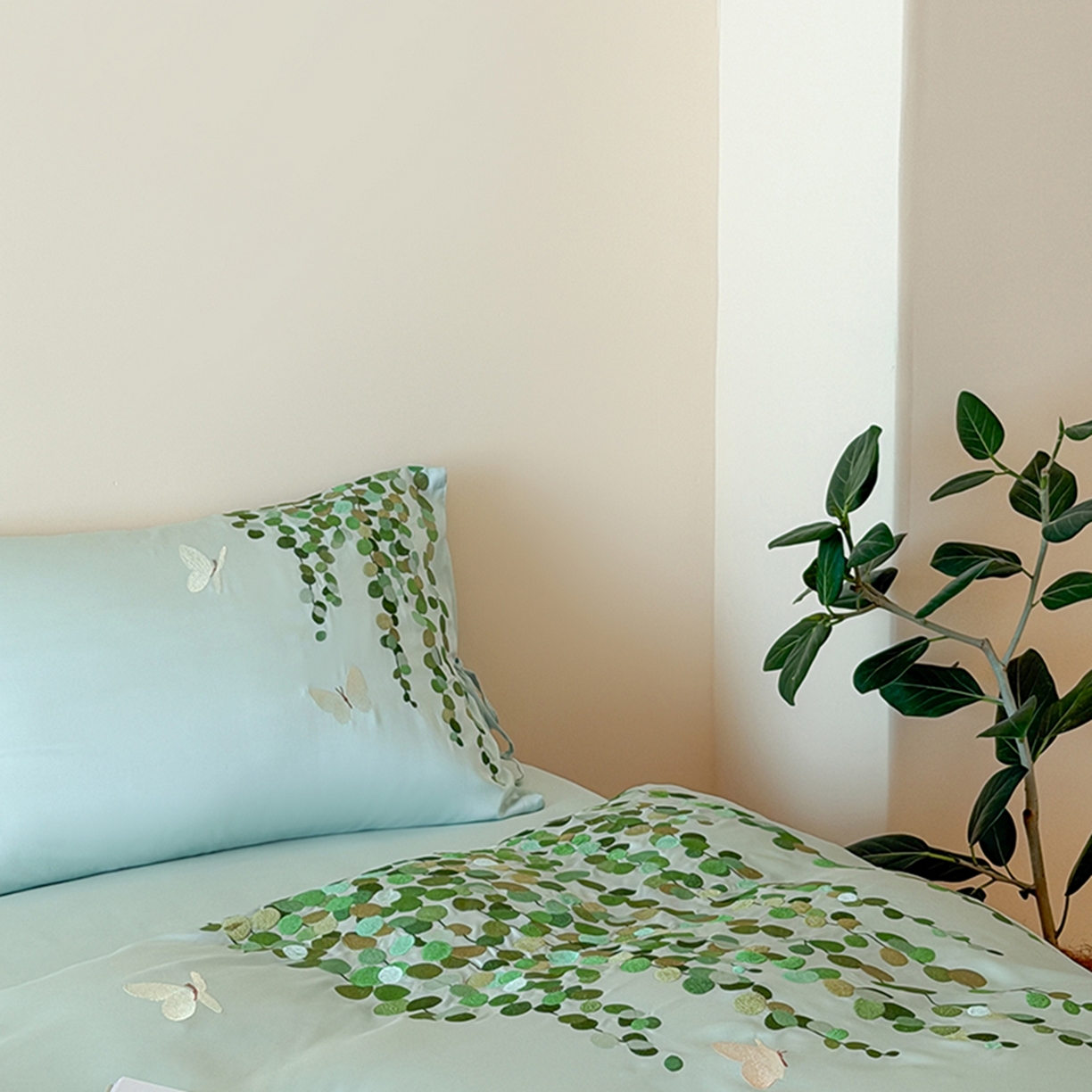 91家纺网 家纺一手货源 找家纺 波比可可 2026春夏新款60支莱赛尔兰精天丝绣花刺绣四件套 春意盎然 绿