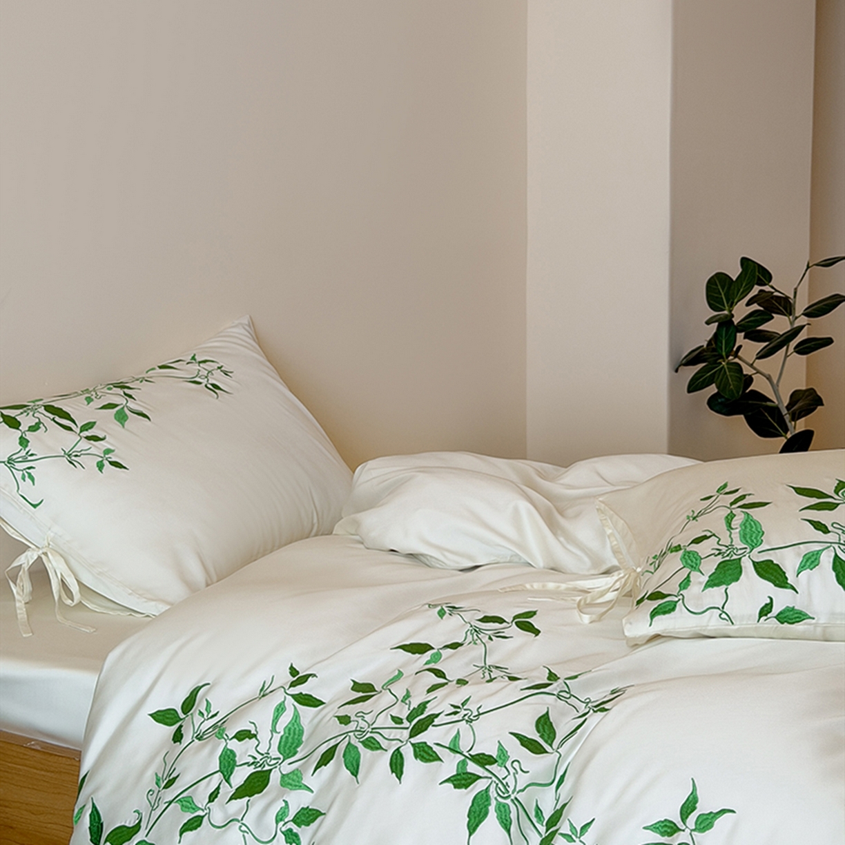 91家纺网 家纺一手货源 找家纺 波比可可 2026春夏新款60支莱赛尔兰精天丝绣花刺绣四件套 绿野仙踪 米