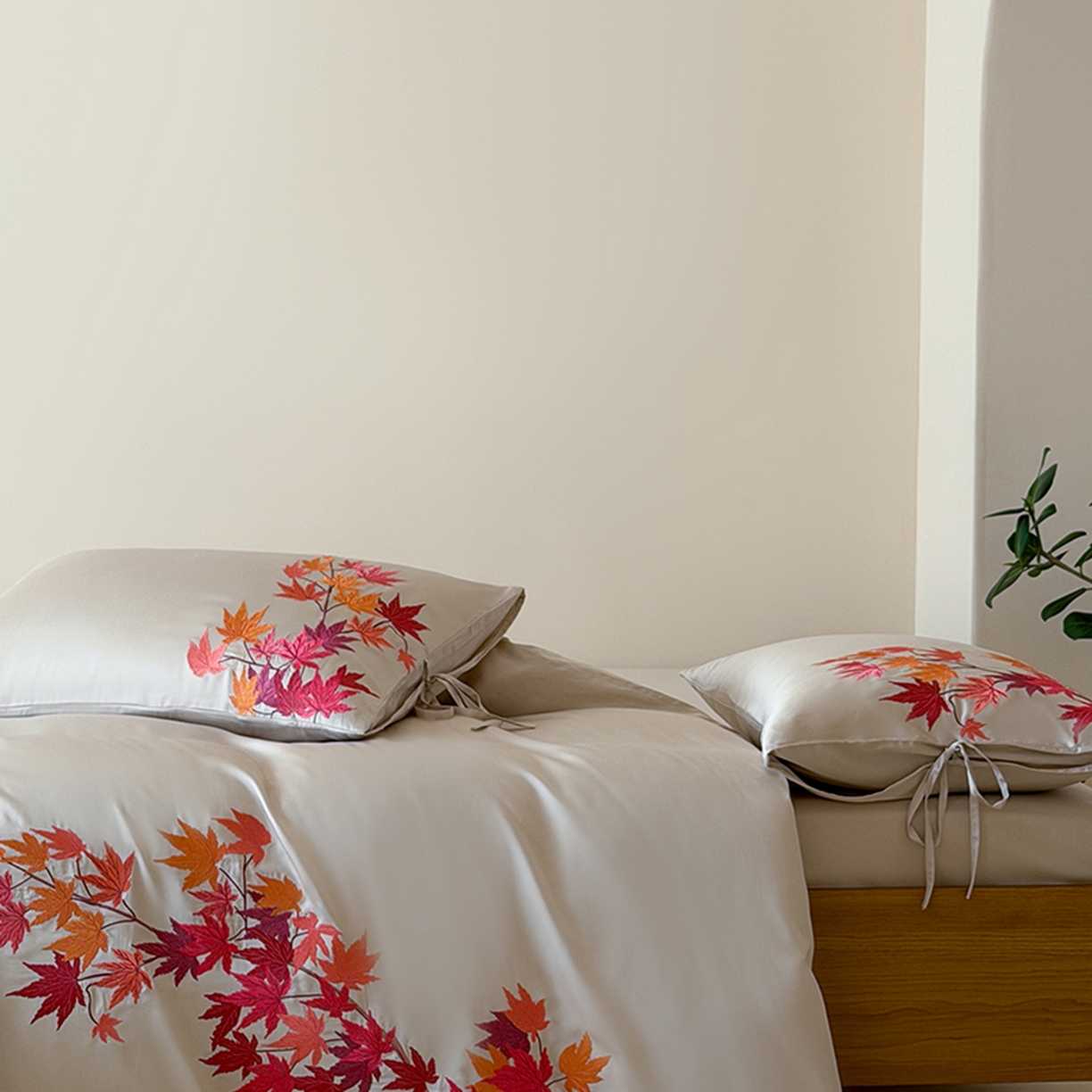 91家纺网 家纺一手货源 找家纺 波比可可 2026春夏新款60支莱赛尔兰精天丝绣花刺绣四件套 枫叶情 灰