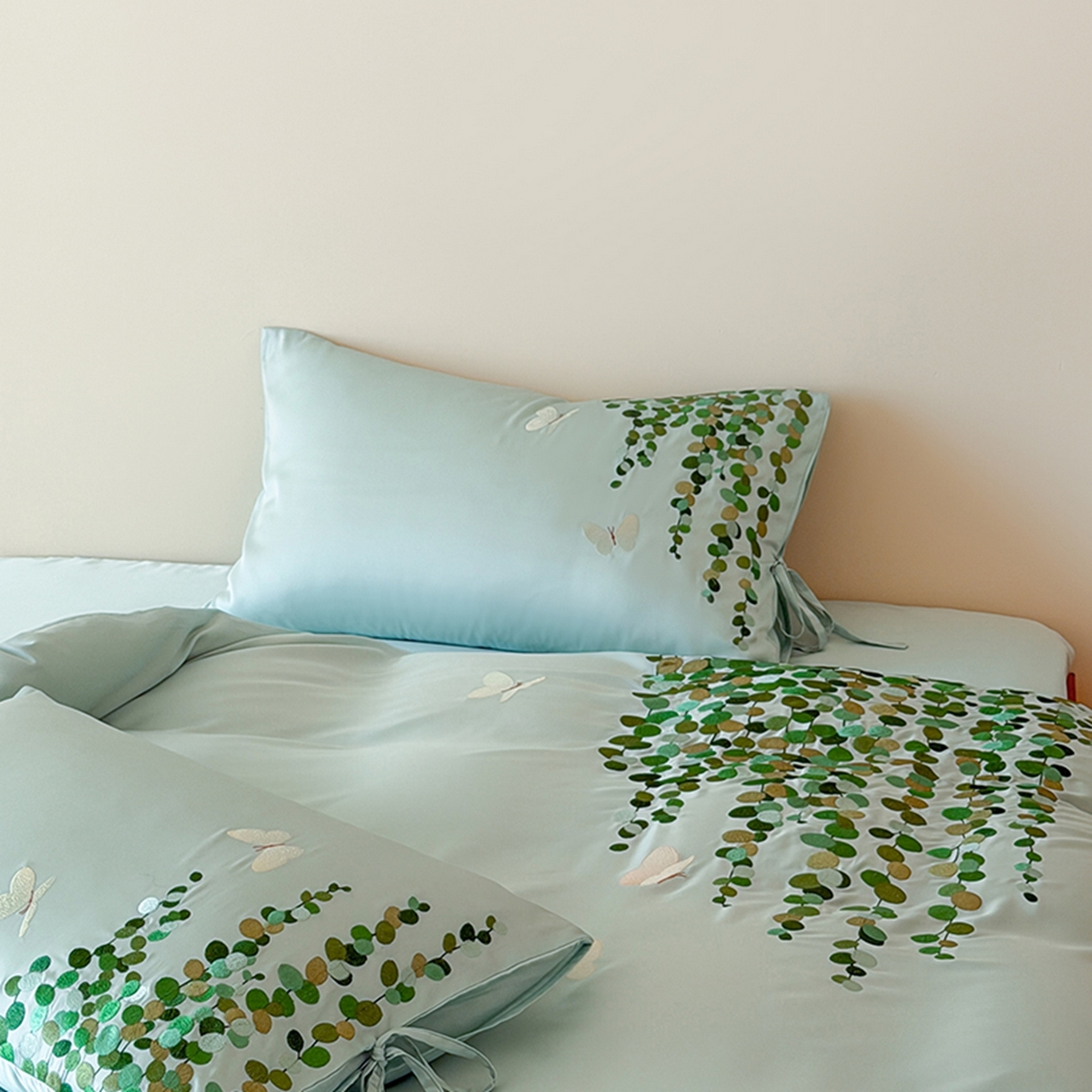 91家纺网 家纺一手货源 找家纺 波比可可 2026春夏新款60支莱赛尔兰精天丝绣花刺绣四件套 春意盎然 绿