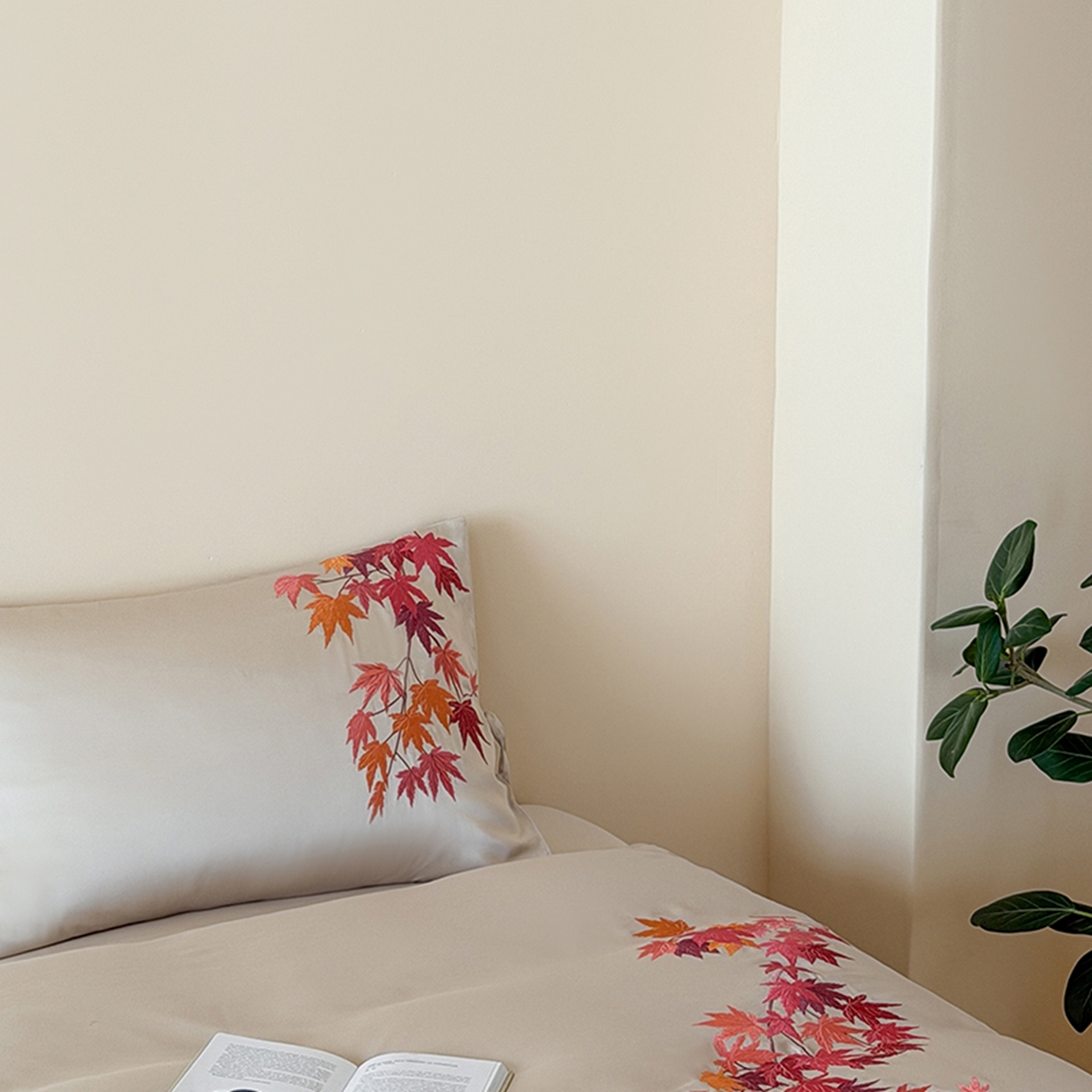 91家纺网 家纺一手货源 找家纺 波比可可 2026春夏新款60支莱赛尔兰精天丝绣花刺绣四件套 枫叶情 灰