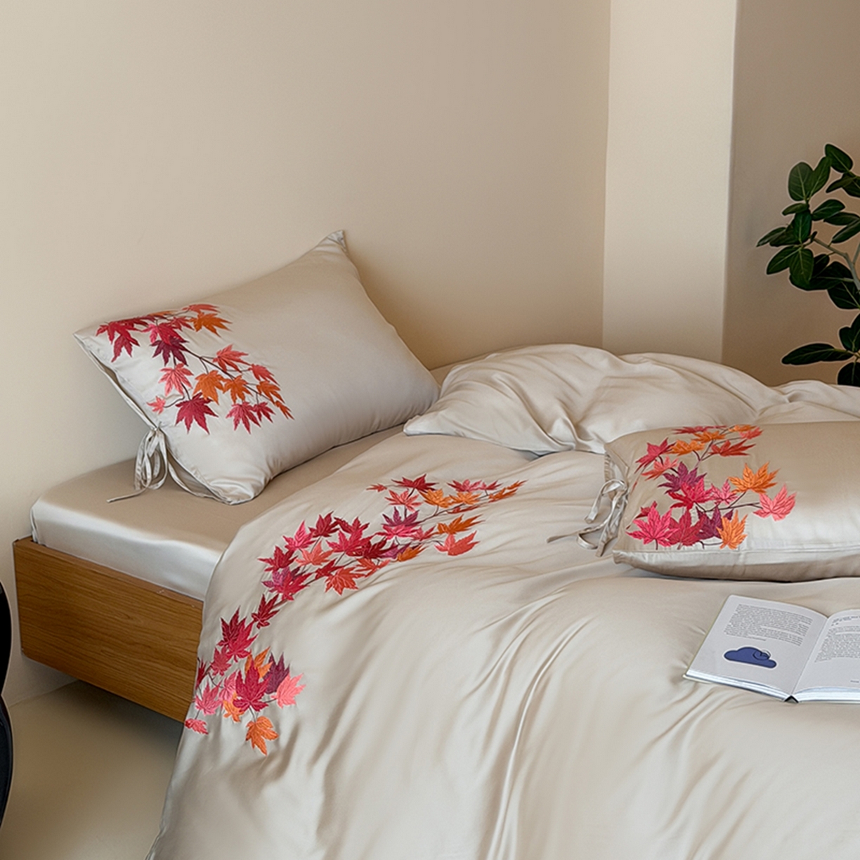 91家纺网 家纺一手货源 找家纺 波比可可 2026春夏新款60支莱赛尔兰精天丝绣花刺绣四件套 枫叶情 灰