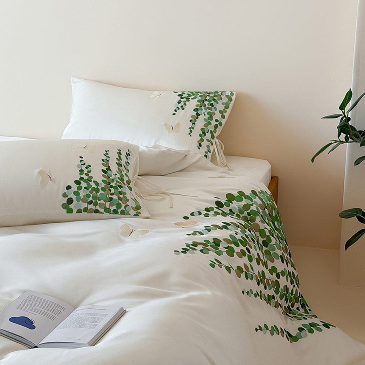 91家纺网 家纺一手货源 找家纺 波比可可 2026春夏新款60支莱赛尔兰精天丝绣花刺绣四件套 春意盎然 米