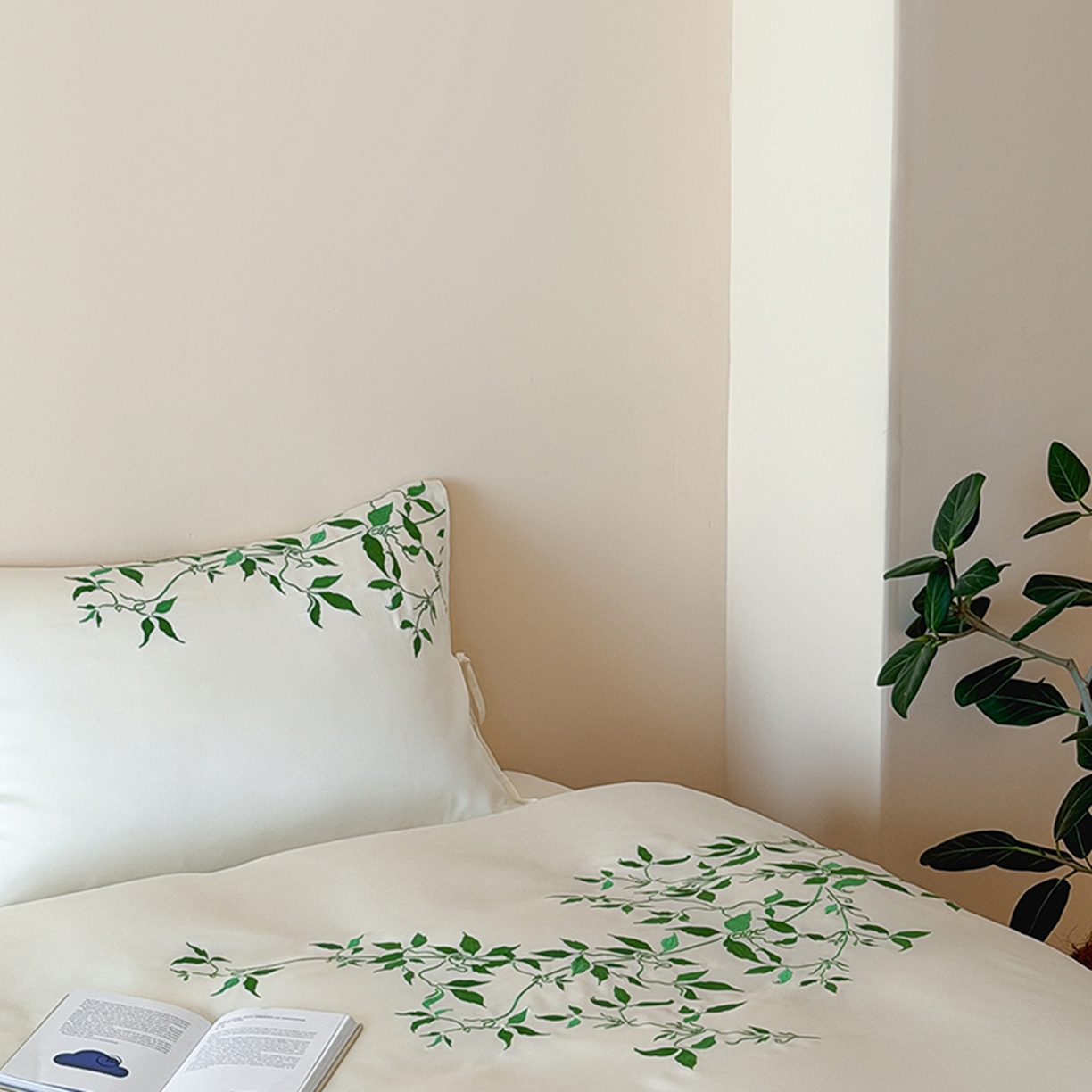 91家纺网 家纺一手货源 找家纺 波比可可 2026春夏新款60支莱赛尔兰精天丝绣花刺绣四件套 绿野仙踪 米