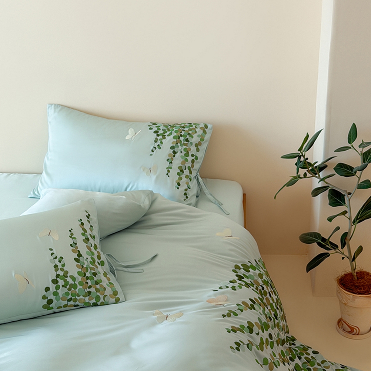 91家纺网 家纺一手货源 找家纺 波比可可 2026春夏新款60支莱赛尔兰精天丝绣花刺绣四件套 春意盎然 绿