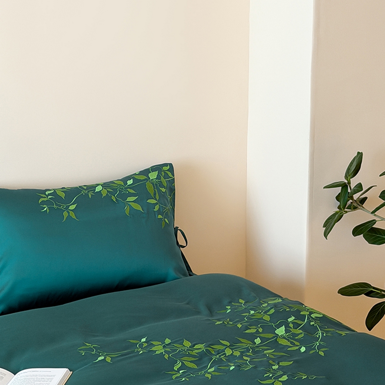 91家纺网 家纺一手货源 找家纺 波比可可 2026春夏新款60支莱赛尔兰精天丝绣花刺绣四件套 绿野仙踪 墨绿