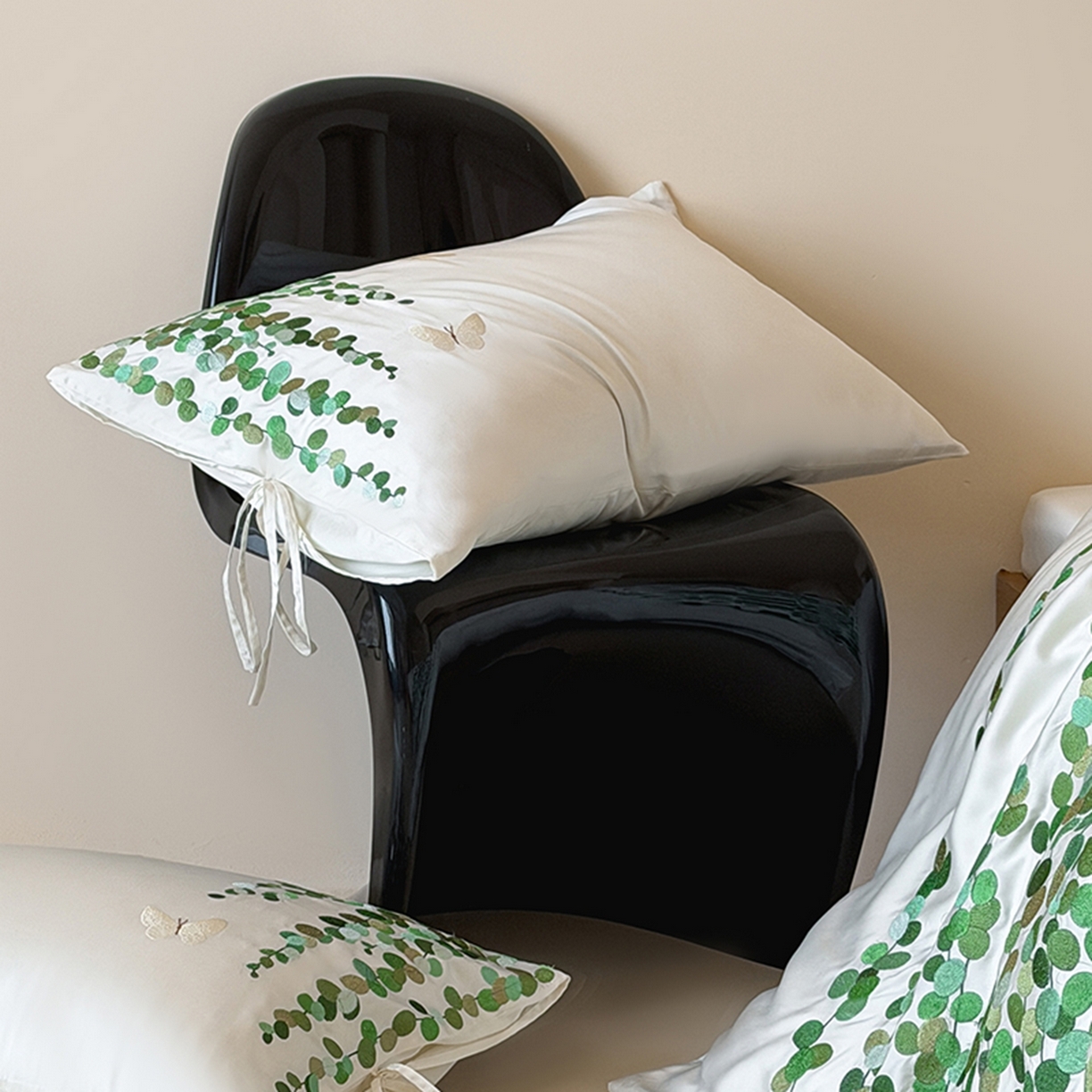 91家纺网 家纺一手货源 找家纺 波比可可 2026春夏新款60支莱赛尔兰精天丝绣花刺绣四件套 春意盎然 米