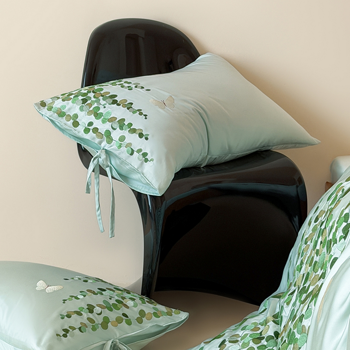 91家纺网 家纺一手货源 找家纺 波比可可 2026春夏新款60支莱赛尔兰精天丝绣花刺绣四件套 春意盎然 绿