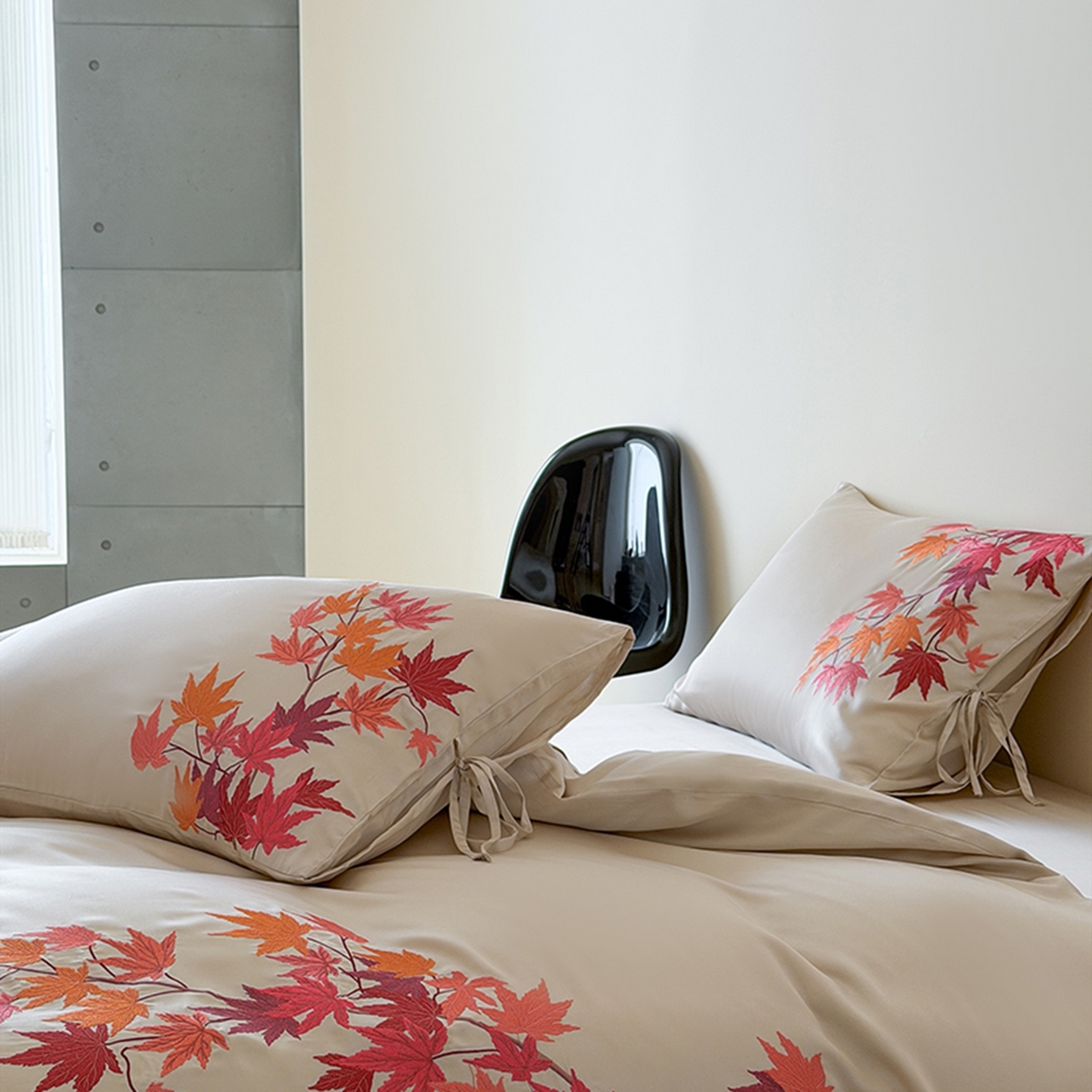 91家纺网 家纺一手货源 找家纺 波比可可 2026春夏新款60支莱赛尔兰精天丝绣花刺绣四件套 枫叶情 灰