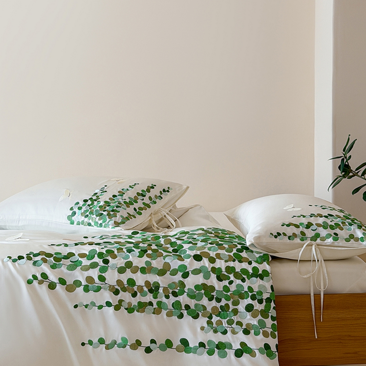 91家纺网 家纺一手货源 找家纺 波比可可 2026春夏新款60支莱赛尔兰精天丝绣花刺绣四件套 春意盎然 米