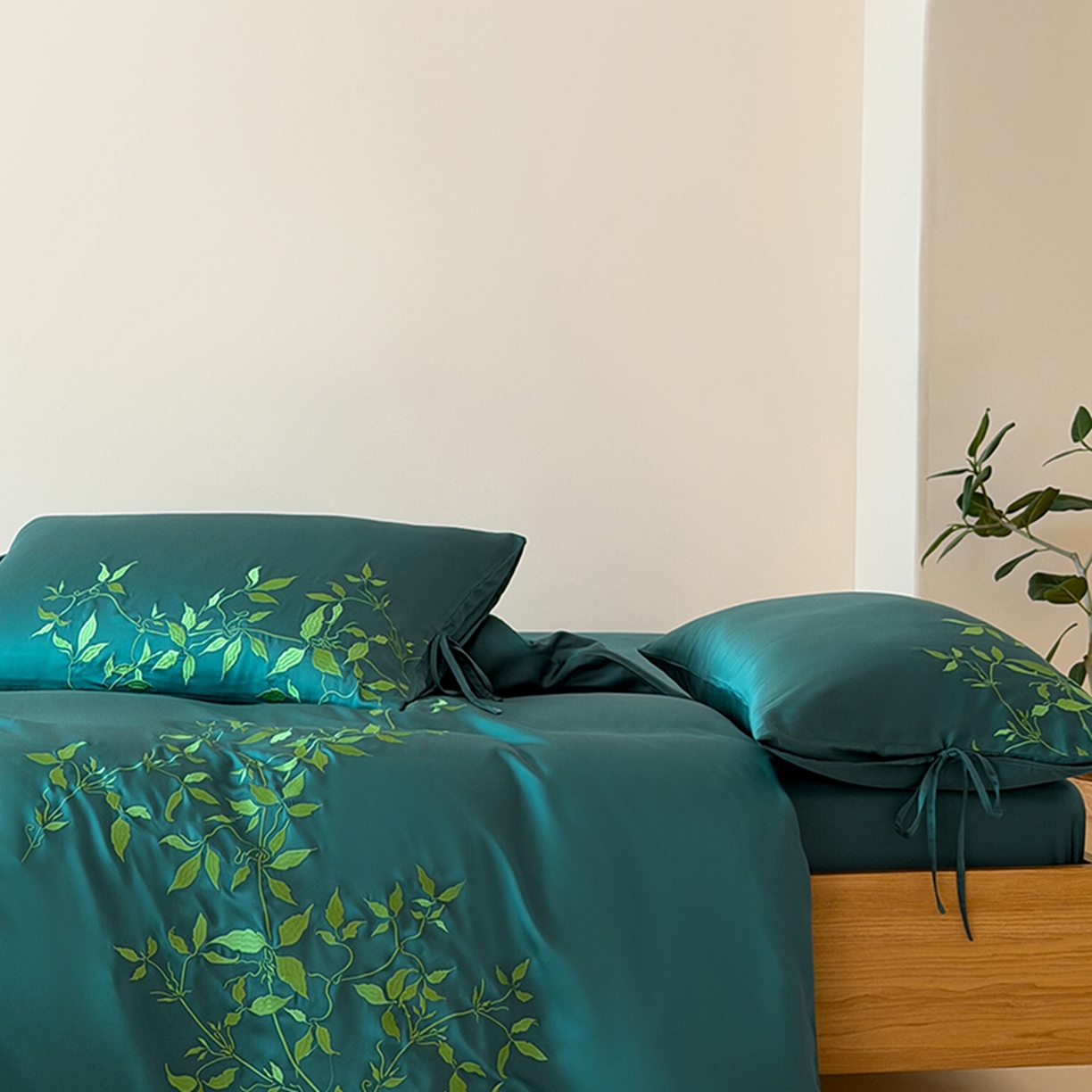 91家纺网 家纺一手货源 找家纺 波比可可 2026春夏新款60支莱赛尔兰精天丝绣花刺绣四件套 绿野仙踪 墨绿