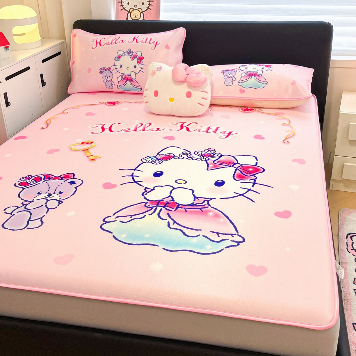 91家纺网 家纺一手货源 找家纺 暮思家居 2026新款正版授权A类大版数码印花三丽鸥1200D冰丝凉席可组合仿锦氨夏被 床笠款-幸福KT