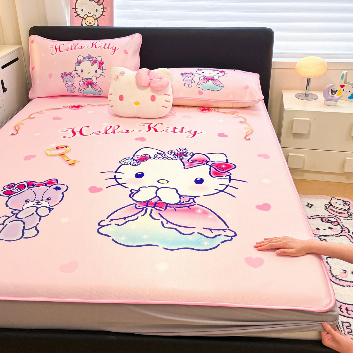 91家纺网 家纺一手货源 找家纺 暮思家居 2026新款正版授权A类大版数码印花三丽鸥1200D冰丝凉席可组合仿锦氨夏被 床笠款-幸福KT