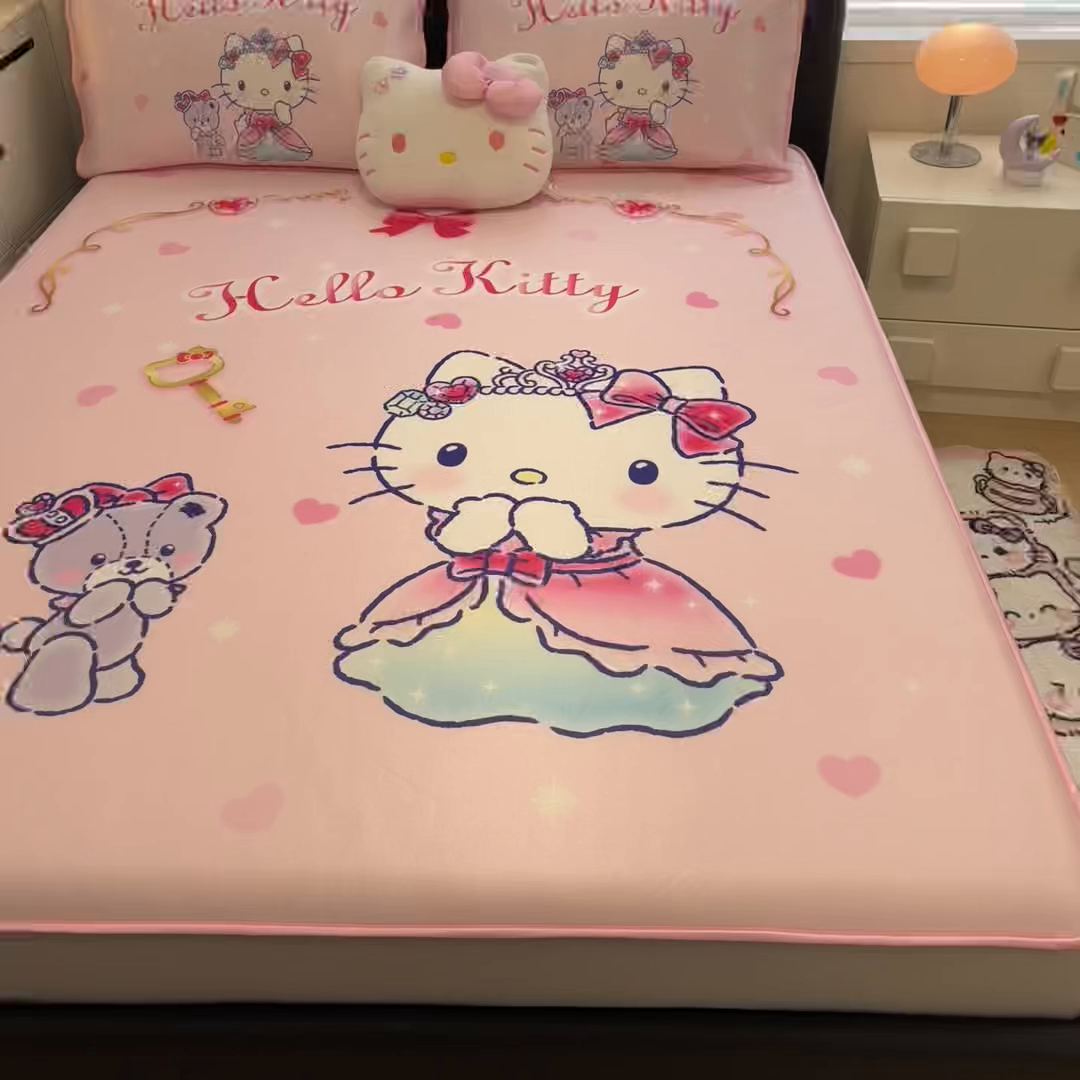 91家纺网 家纺一手货源 找家纺 暮思家居 2026新款正版授权A类大版数码印花三丽鸥1200D冰丝凉席可组合仿锦氨夏被 床笠款-幸福KT