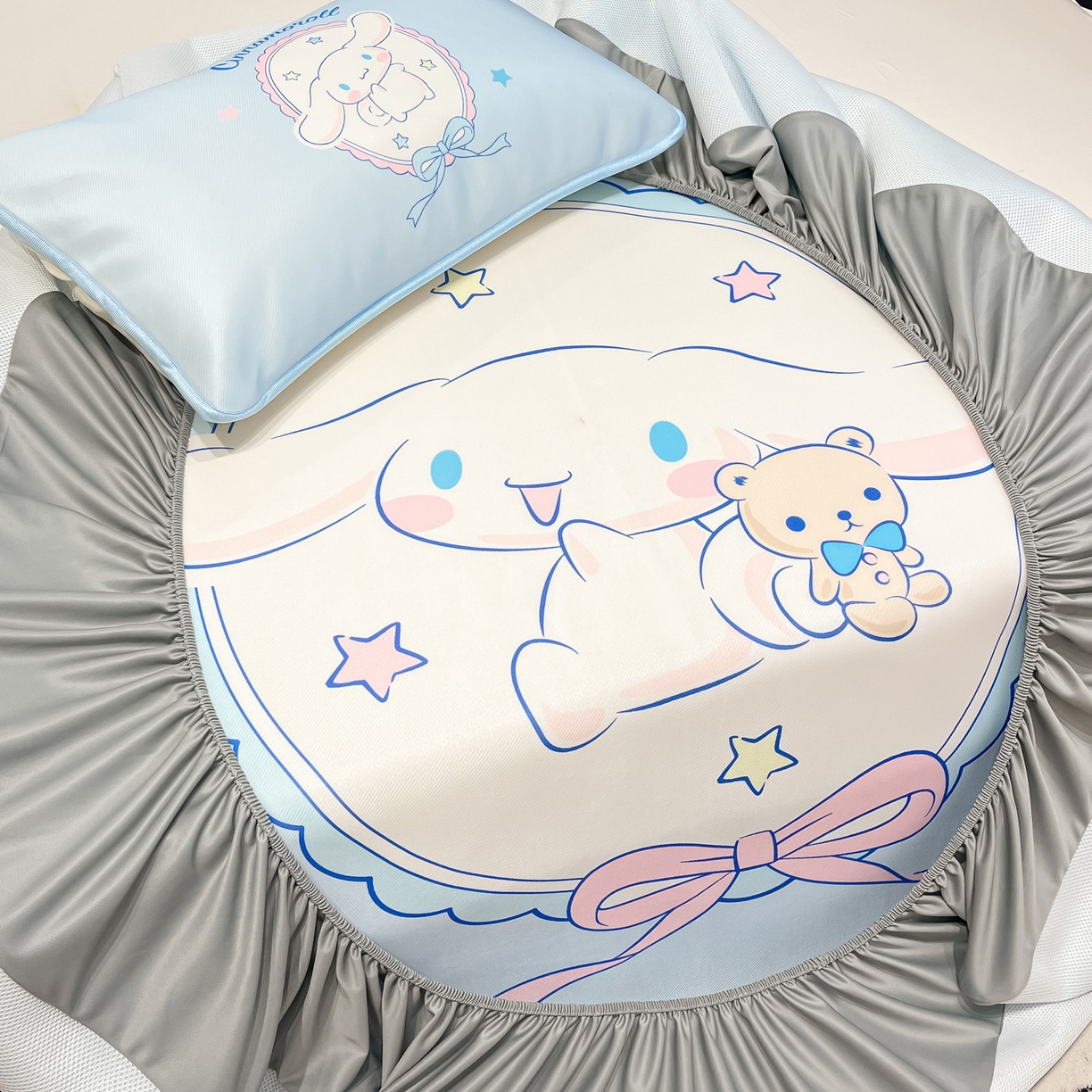 91家纺网 家纺一手货源 找家纺 暮思家居 2026新款正版授权A类大版数码印花三丽鸥1200D冰丝凉席可组合仿锦氨夏被 床笠款-幸福大耳狗