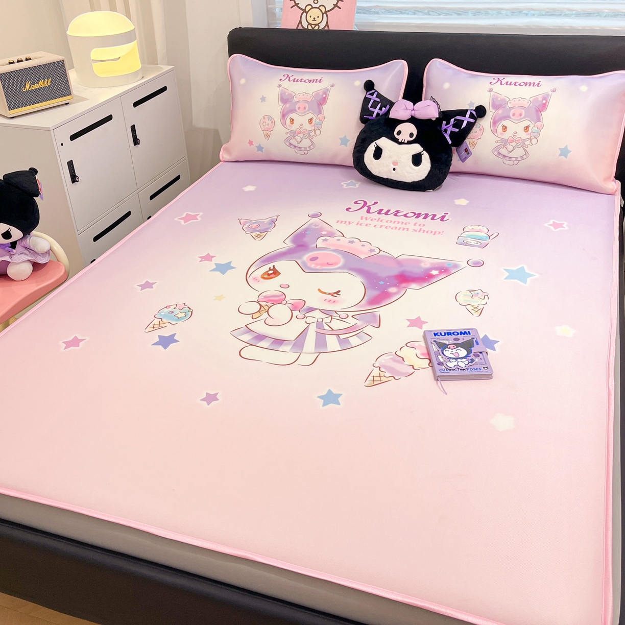 91家纺网 家纺一手货源 找家纺 暮思家居 2026新款正版授权A类大版数码印花三丽鸥1200D冰丝凉席可组合仿锦氨夏被 床笠款-炫彩库洛米