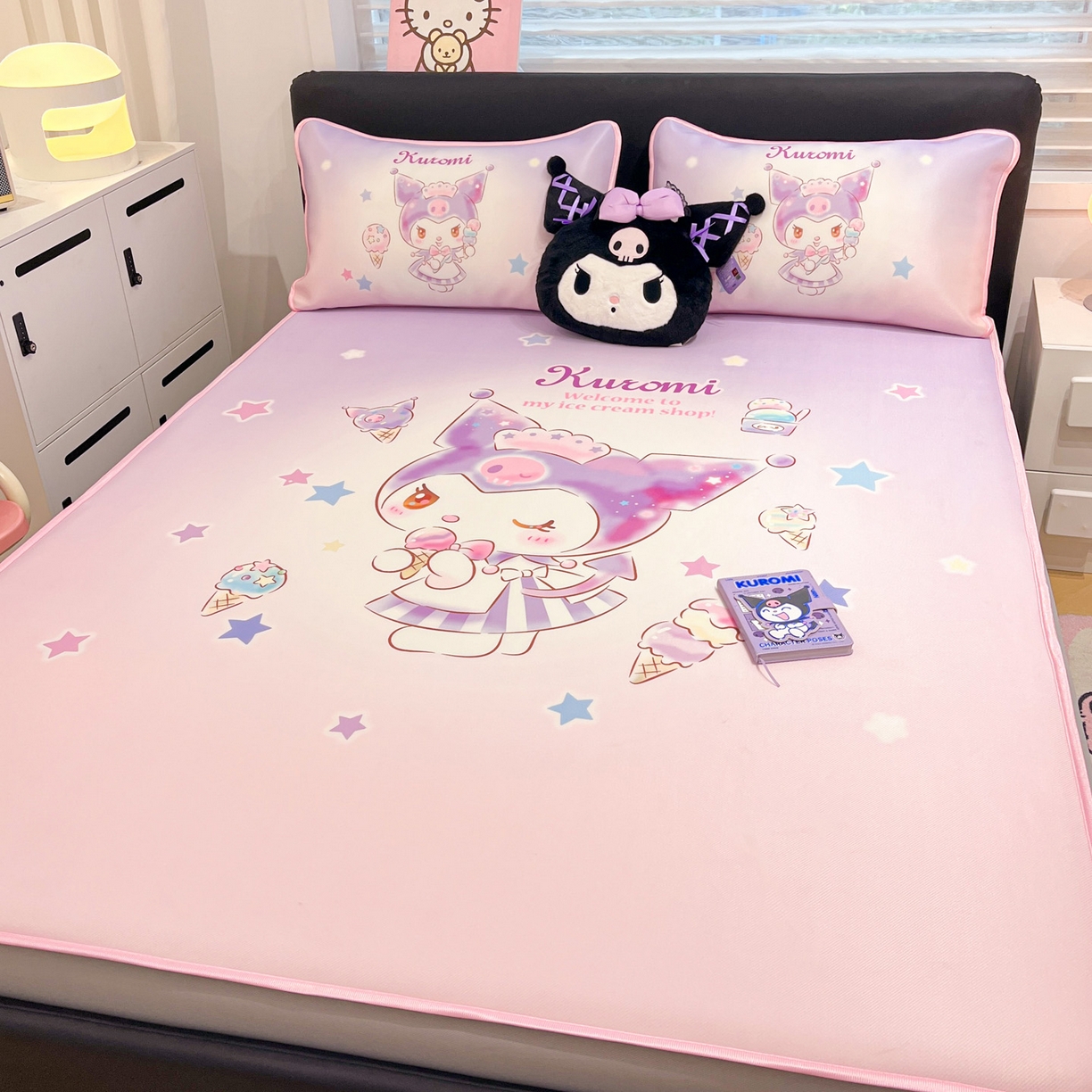 91家纺网 家纺一手货源 找家纺 暮思家居 2026新款正版授权A类大版数码印花三丽鸥1200D冰丝凉席可组合仿锦氨夏被 床笠款-炫彩库洛米