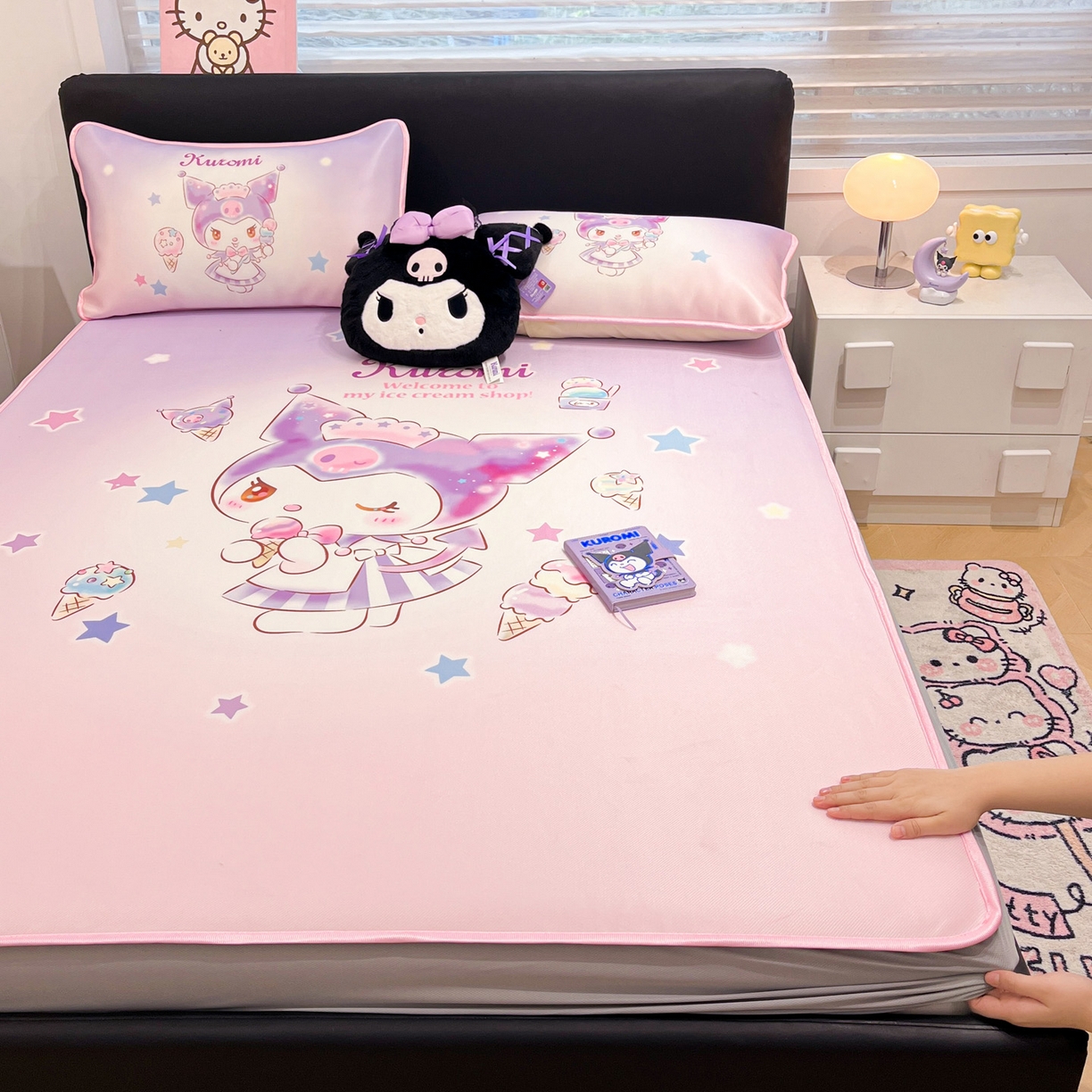 91家纺网 家纺一手货源 找家纺 暮思家居 2026新款正版授权A类大版数码印花三丽鸥1200D冰丝凉席可组合仿锦氨夏被 床笠款-炫彩库洛米