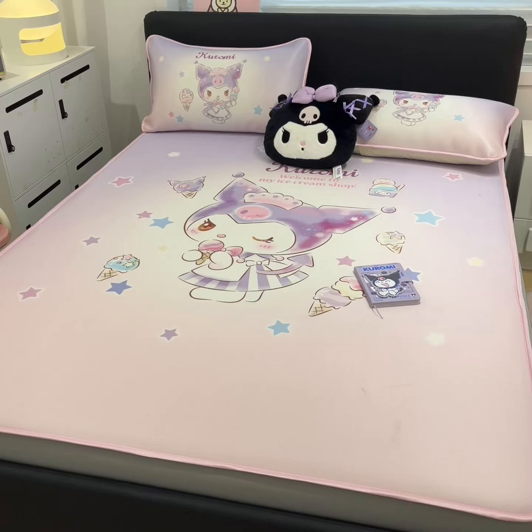 91家纺网 家纺一手货源 找家纺 暮思家居 2026新款正版授权A类大版数码印花三丽鸥1200D冰丝凉席可组合仿锦氨夏被 床笠款-炫彩库洛米