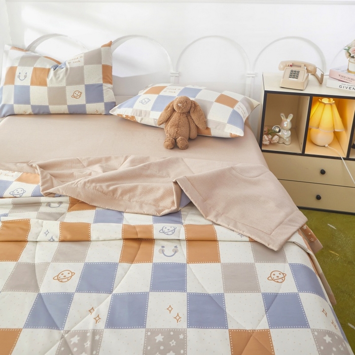 91家纺网 家纺一手货源 找家纺 黛妮雅 2026新款全棉夏被四件套单件夏被单双人空调被学生夏凉被 流浪星球