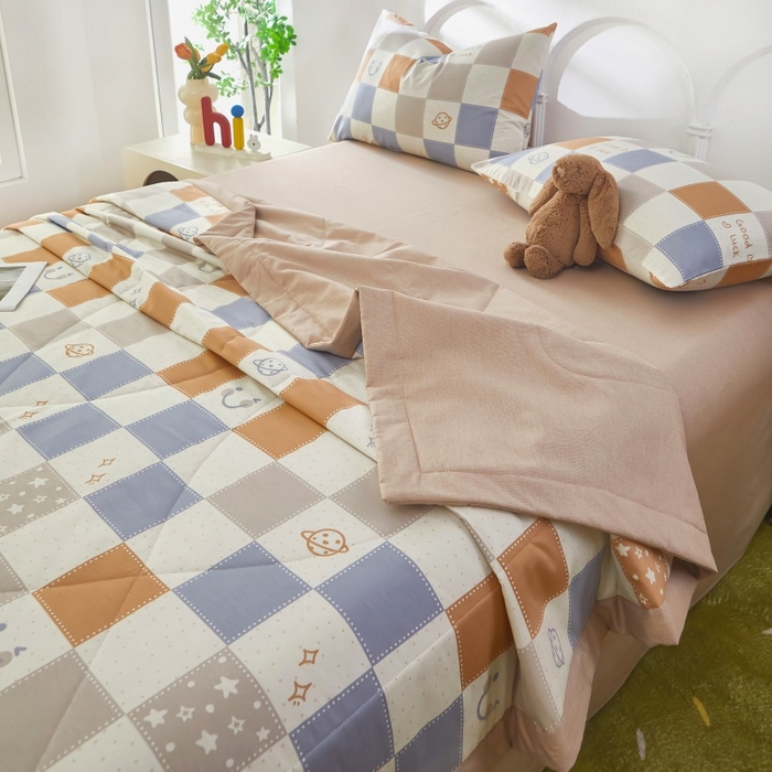 91家纺网 家纺一手货源 找家纺 黛妮雅 2026新款全棉夏被四件套单件夏被单双人空调被学生夏凉被 流浪星球