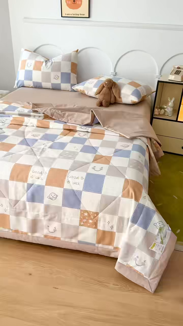 91家纺网 家纺一手货源 找家纺 黛妮雅 2026新款全棉夏被四件套单件夏被单双人空调被学生夏凉被 流浪星球