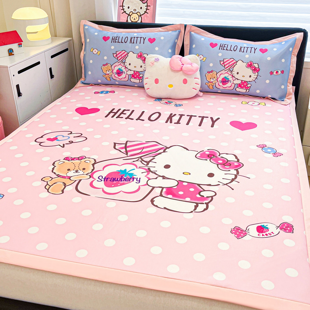 91家纺网 家纺一手货源 找家纺 暮思家居 2026新款正版授权A类大版数码印花三丽鸥可组合仿锦氨夏被夏凉被空调被 草莓KT