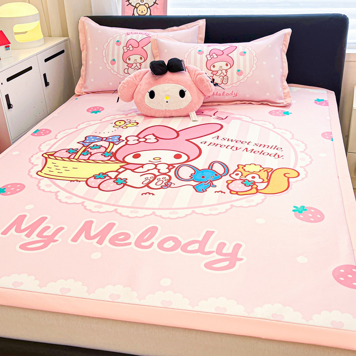 91家纺网 家纺一手货源 找家纺 暮思家居 2026新款正版授权A类大版数码印花三丽鸥可组合仿锦氨夏被夏凉被空调被 草莓美乐蒂