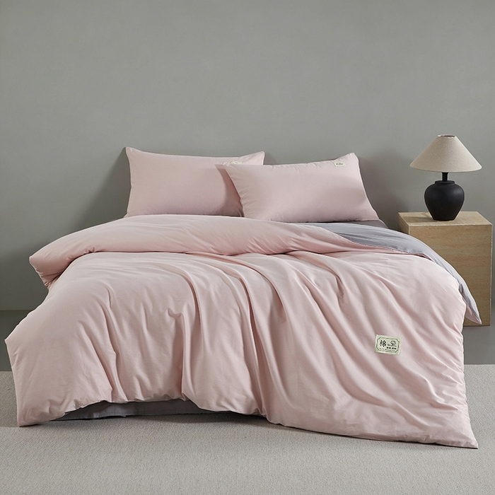 91家纺网 家纺一手货源 找家纺 有点武功 2026新款全棉纯棉40支13372纯色双拼四件套 柔雾粉+气质灰