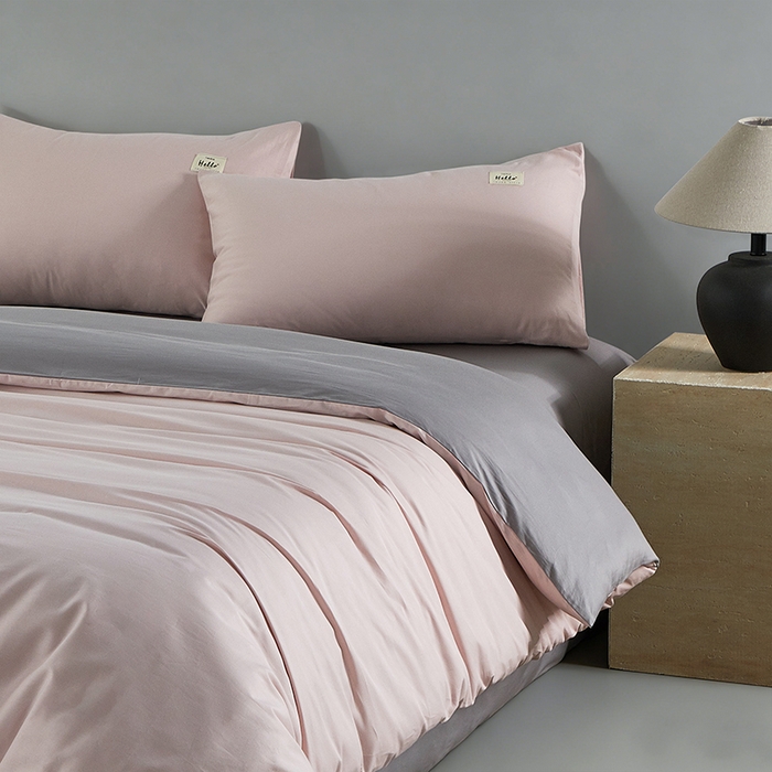 91家纺网 家纺一手货源 找家纺 有点武功 2026新款全棉纯棉40支13372纯色双拼四件套 柔雾粉+气质灰