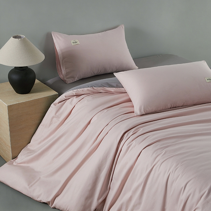 91家纺网 家纺一手货源 找家纺 有点武功 2026新款全棉纯棉40支13372纯色双拼四件套 柔雾粉+气质灰