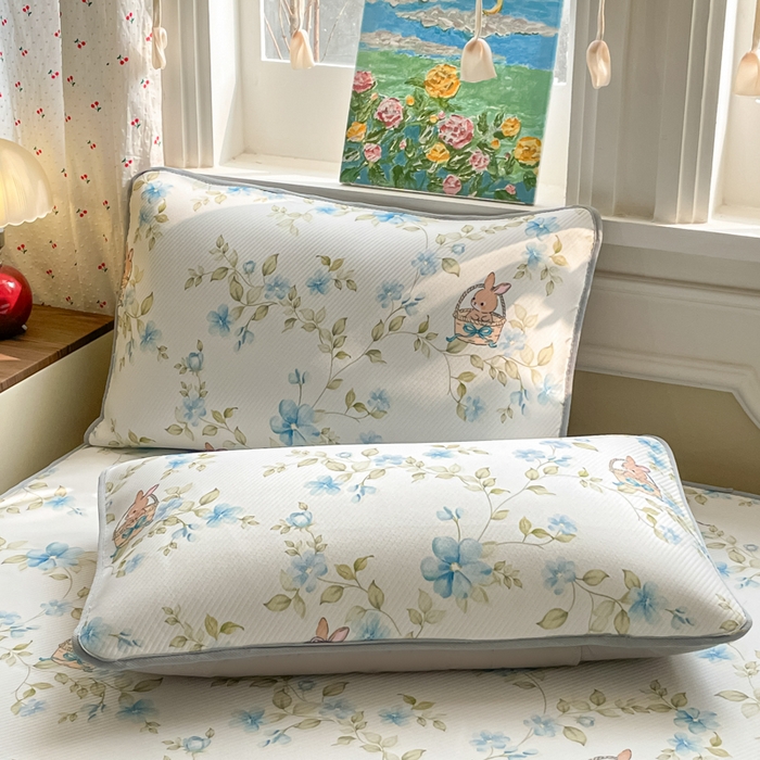 91家纺网 家纺一手货源 找家纺 柒月家居 2026新款斜纹凉感豆豆床裙款凉席 床裙-浅夏花兔