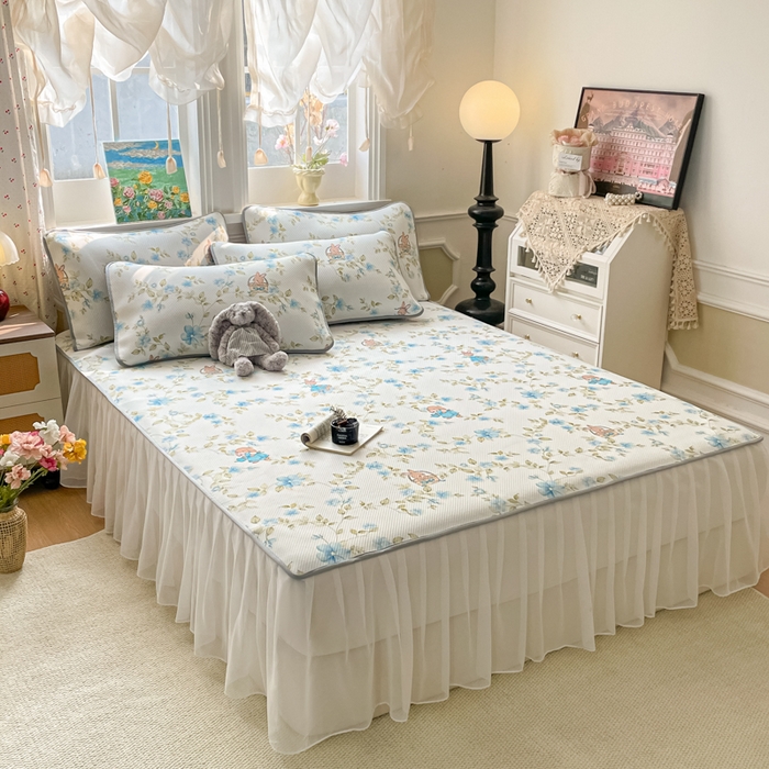 91家纺网 家纺一手货源 找家纺 柒月家居 2026新款斜纹凉感豆豆床裙款凉席 床裙-浅夏花兔