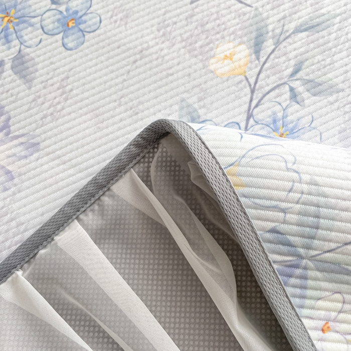 91家纺网 家纺一手货源 找家纺 柒月家居 2026新款斜纹凉感豆豆床裙款凉席 床裙-蓝雾花枝