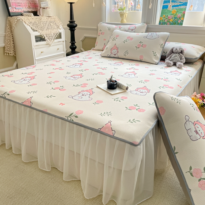 91家纺网 家纺一手货源 找家纺 柒月家居 2026新款斜纹凉感豆豆床裙款凉席 床裙-花花精灵