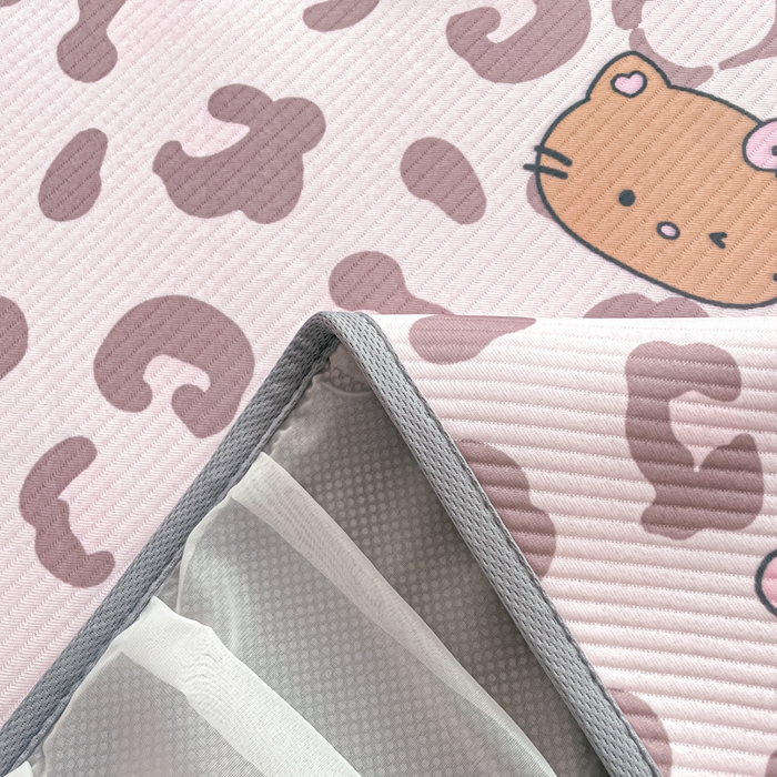 91家纺网 家纺一手货源 找家纺 柒月家居 2026新款斜纹凉感豆豆床裙款凉席 床裙-粉豹黑皮