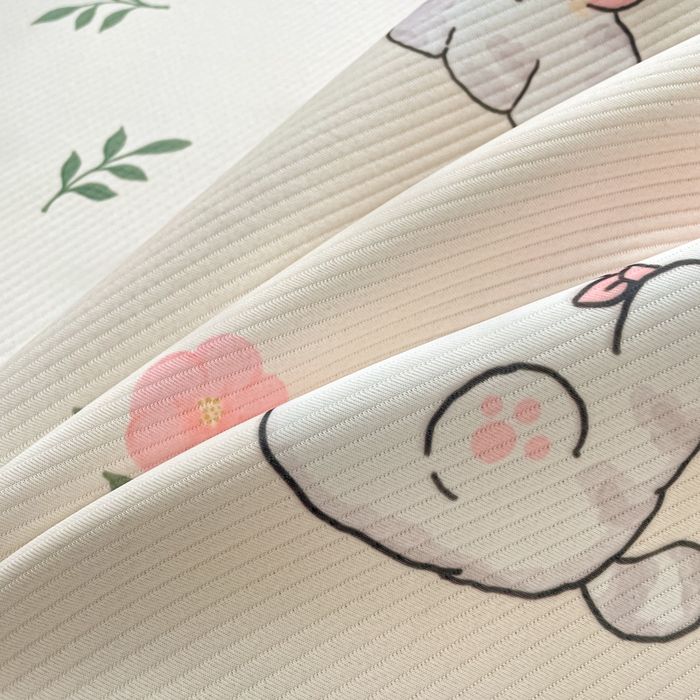 91家纺网 家纺一手货源 找家纺 柒月家居 2026新款斜纹凉感豆豆床裙款凉席 床裙-花花精灵