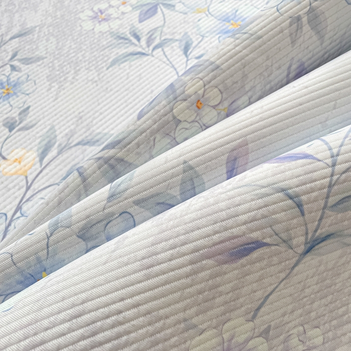 91家纺网 家纺一手货源 找家纺 柒月家居 2026新款斜纹凉感豆豆床裙款凉席 床裙-蓝雾花枝