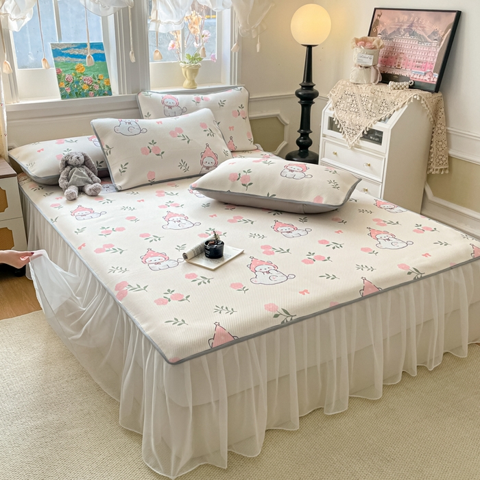 91家纺网 家纺一手货源 找家纺 柒月家居 2026新款斜纹凉感豆豆床裙款凉席 床裙-花花精灵