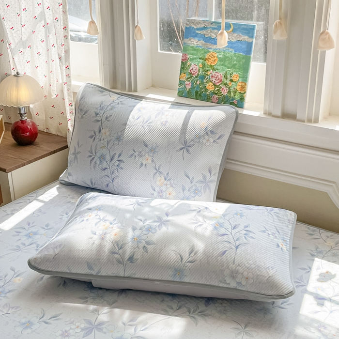 91家纺网 家纺一手货源 找家纺 柒月家居 2026新款斜纹凉感豆豆床裙款凉席 床裙-蓝雾花枝