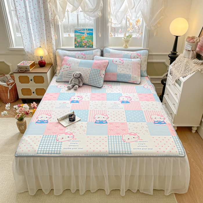 91家纺网 家纺一手货源 找家纺 柒月家居 2026新款斜纹凉感豆豆床裙款凉席 床裙-粉蓝萌猫