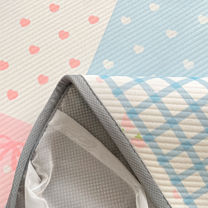 91家纺网 家纺一手货源 找家纺 柒月家居 2026新款斜纹凉感豆豆床裙款凉席 床裙-粉蓝萌猫