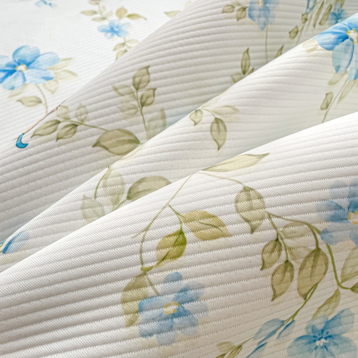 91家纺网 家纺一手货源 找家纺 柒月家居 2026新款斜纹凉感豆豆床裙款凉席 床裙-浅夏花兔