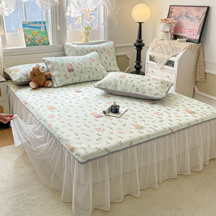 91家纺网 家纺一手货源 找家纺 柒月家居 2026新款斜纹凉感豆豆床裙款凉席 床裙-青叶萌物