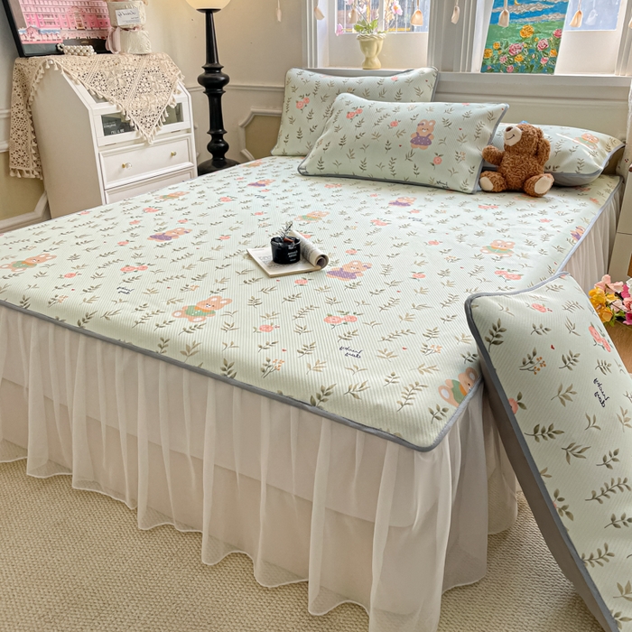 91家纺网 家纺一手货源 找家纺 柒月家居 2026新款斜纹凉感豆豆床裙款凉席 床裙-青叶萌物