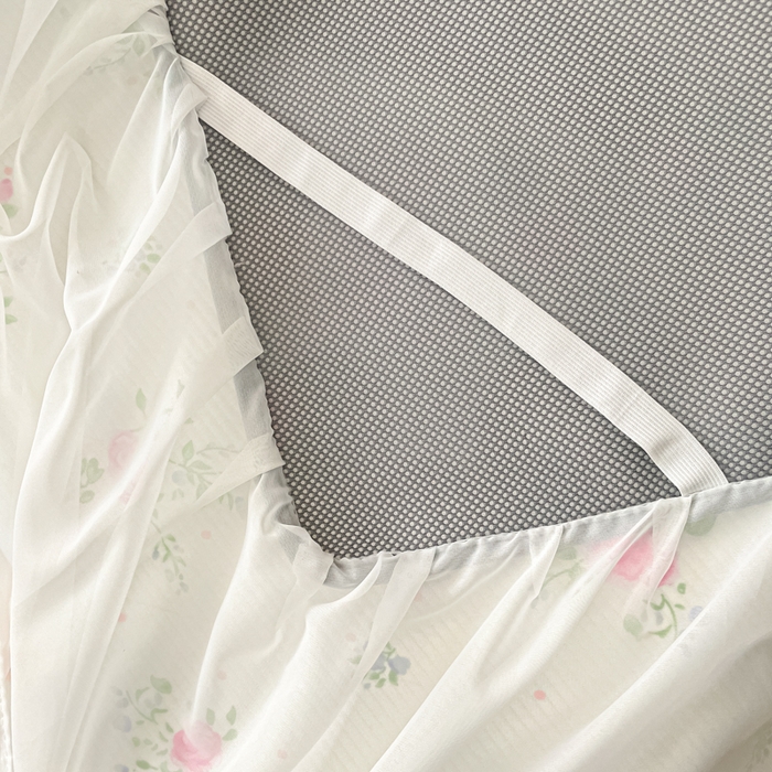 91家纺网 家纺一手货源 找家纺 柒月家居 2026新款斜纹凉感豆豆床裙款凉席 床裙-粉花软熊