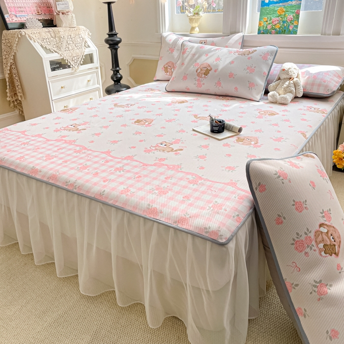 91家纺网 家纺一手货源 找家纺 柒月家居 2026新款斜纹凉感豆豆床裙款凉席 床裙-玫瑰园